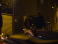 Před domem radního 2