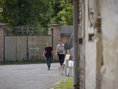 Policisté u garáží