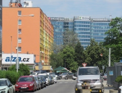 Příjezd k realitní společnosti