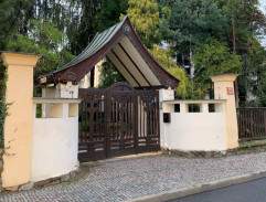 Před vilou Kulhánkových