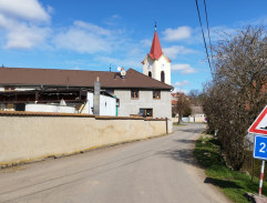 Příjezd k biofarmě