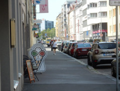 Filip Bělíček před hospodou