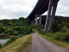 Pod dálničním mostem