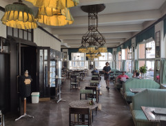 V kubistické restauraci