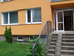 Před bydlištěm Kateřiny Gruberové 3