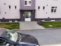 Před Klářiným bydlištěm