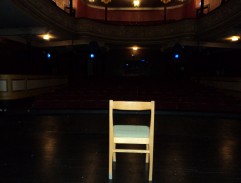 v divadle - hlediště