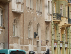 U busty Alberta Einsteina