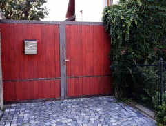 Před Kátiným domem II