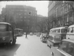 V houkajícím autě