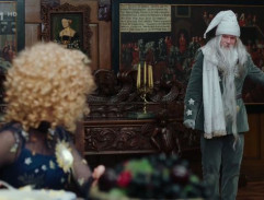 V zámecké jídelně