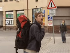 Mladík hledá poštu