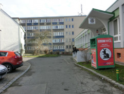 Kolej, kde Jana na černo přespává