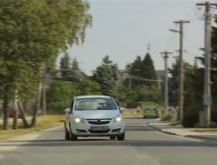 Táňa prichádza ku krčme