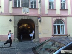 Průjezd Nerudovou ulicí