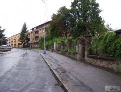 Před Alešovým domem