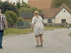 Před domem Holcových