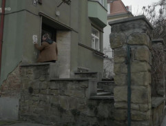 Před bydlištěm Vocílkových II