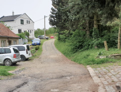 Příjezd k domu Karla Chramosty