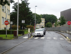 Příjezd ke kostelu