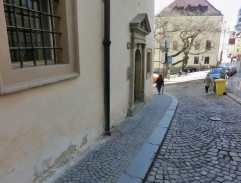 Před domem pana Foustky