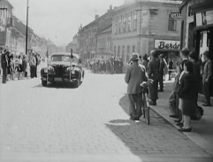 Generál G.S. Patton projíždí Strakonicemi