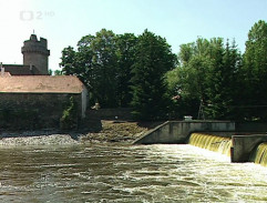 Hrad Strakonice s jezem na Otavě