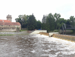 Hrad Strakonice s jezem na Otavě
