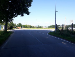 Vůz s generálem G.S.Pattonem odjíždí z letiště