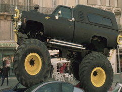 Monster truck na ulici
