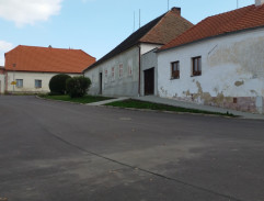 Transportéry na návsi