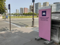 Sanitka přijíždí do Paříže