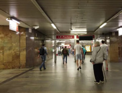 vchod do odletovej haly Universa