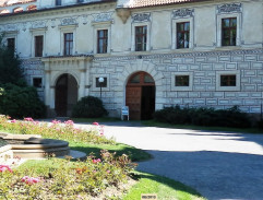 Na tý louce zelený