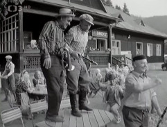 Muzikanti před hotelem