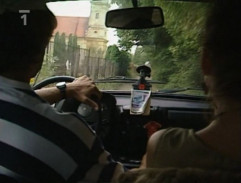 Průjezd kolem kostela