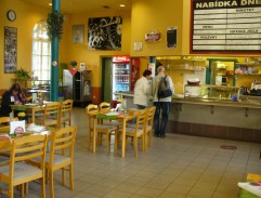 Ještě žiju s věšákem, plácačkou a čepicí