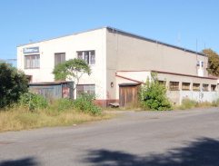 Ještě žiju s věšákem, plácačkou a čepicí