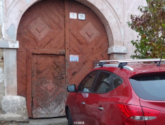 brána domu Jurkovičovcov v Sobotišti