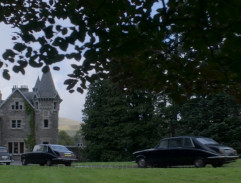 Rodina přijíždí na hrad Balmoral