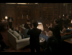 Margaret hraje na piano