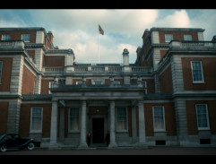 Vévoda z Windsoru přijíždí za královnou Mary