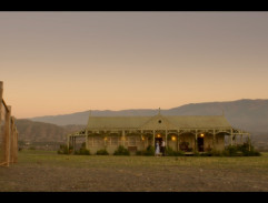 Charles s Dianou u domu v Austrálii