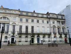 Královna Alžběta II. jede navštívit Winstona