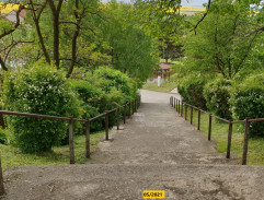 Schody ke kostelu a hřbitovu