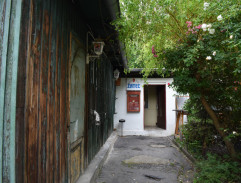 Karel Fait před kuželnou