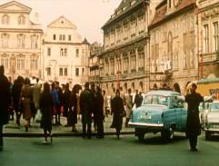 Marie zastavuje taxik