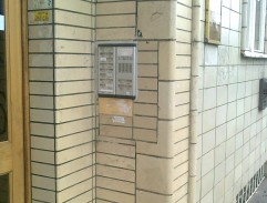 Před domem Kučerů