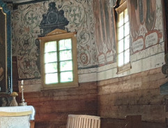 v kostole počas búrky