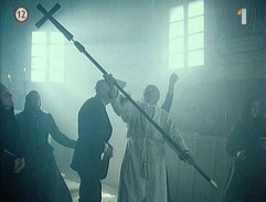 v kostole počas búrky